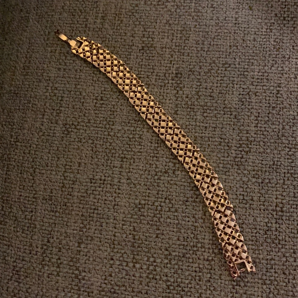 VINTAGE BRACELET  Goldtone very pretty